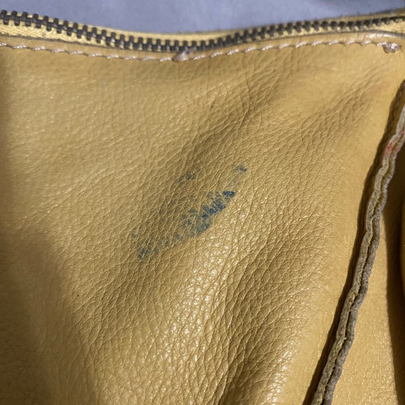 Sundance yellow leather purse. Has small imperfection - Picture 4 of 4
